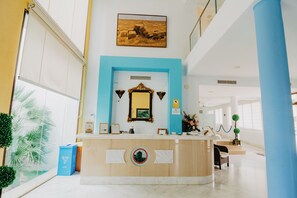 Quầy tiếp tân