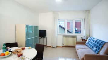 TV a schermo piatto 21 pollici con canali via cavo, TV