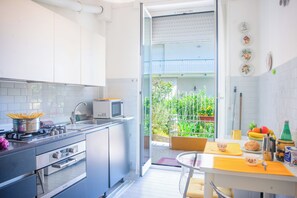 Family Apartment, Multiple Bedrooms (Spazioso App.To Mare E Sport) | Private kitchen | Fridge, microwave, oven, stovetop - Spazioso App.to Mare E Sport (Sanremo)