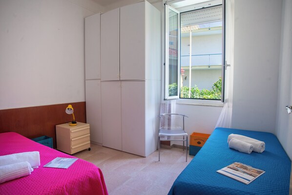 2 Schlafzimmer, Bügeleisen/Bügelbrett, Bettwäsche