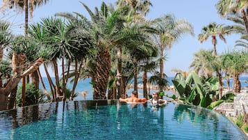 Indoor pool, 3 outdoor pools, pool umbrellas, pool loungers