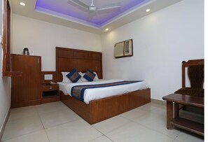 Superior Room, City View | Desk, laptop workspace, soundproofing, free WiFi - Vishal Hotel By Comfort Rooms (New Delhi)