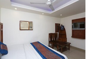 Quarto triplo luxo | Escrivaninha, espaço de trabalho para notebook, quartos à prova de som