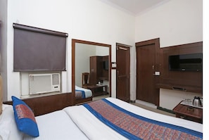 Deluxe Double or Twin Room, City View | Desk, laptop workspace, soundproofing, free WiFi