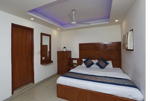 Deluxe Double or Twin Room, City View | Desk, laptop workspace, soundproofing, free WiFi - Vishal Hotel By Comfort Rooms (New Delhi)