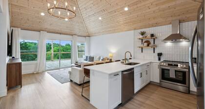 Lakeside cottage w/ firepit, close to Nashville!