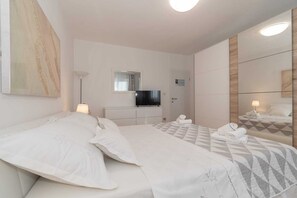 4 soverom, strykejern/-brett, reiseseng for barn og wi-fi (inkludert)