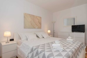 4 室のベッドルーム、アイロン / アイロン台、旅行用ベビーベッド、WiFi (無料)