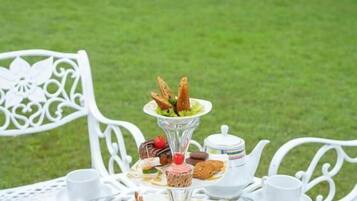 Free daily full breakfast