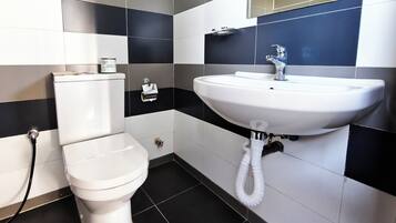 Family Room | Bathroom