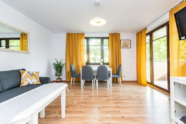 Comfort Apartment, Balcony, Courtyard View