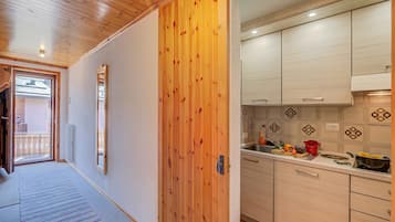 Apartamento família, 1 quarto, terraço, ao lado da montanha (Casa Ciuk) | Cozinha americana privada