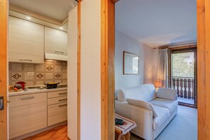 Family Apartment, Multiple Bedrooms, Mountainside (Casa Ciuk) | Interior