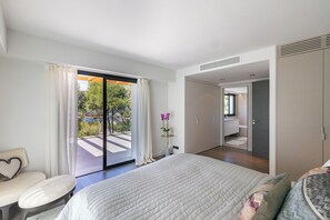 5 chambres, fer et planche à repasser, Wi-Fi, draps fournis