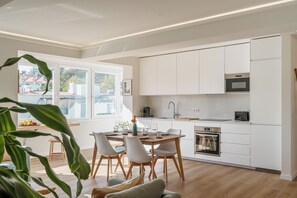 Fridge, microwave, oven, stovetop - No Centro de Cascais e a 5 Minutos a pé das Praias (Cascais)
