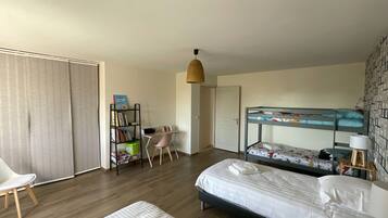 3 bedrooms, desk, iron/ironing board, travel crib