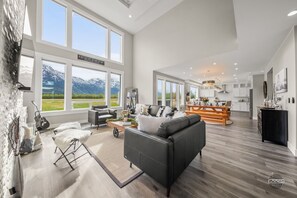 Smart-TV, DVD-Player, Bücher, Videothek