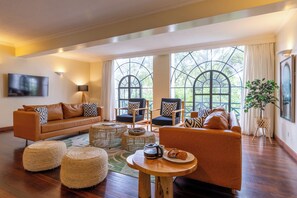 Executive Townhome, Balcony, River View | Living area - Riverside Tropical oasis 4bedroom (Nairobi)