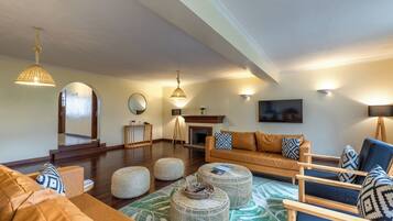 Executive-Stadtwohnung, Balkon, Flussblick | Wohnbereich