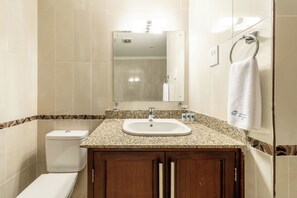 Executive Townhome | Bathroom