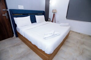 Executive Room | Soundproofing, free WiFi - Vista business suites and banquet By NBS (Noida)