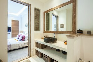 4 soverom, safe på rommet, skrivebord og strykejern/-brett