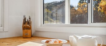 Cosy Lenswood Moemoea Cottage, in the heart of Adelaide Hills Wine region