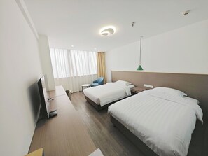 Premier Twin Room | Iron/ironing board, free WiFi, bed sheets - Xinghua Hotel (Shenzhen)
