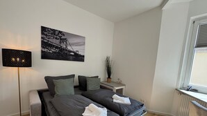 Unclassified image, 2 of 14, button - Kaiser Appartements 3 (Wilhelmshaven)