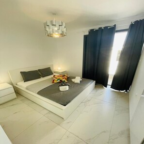 3 室のベッドルーム、アイロン / アイロン台、WiFi (無料)、ベッドシーツ