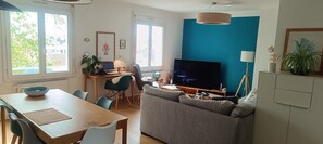 Living area - 90m2 Rénové au Calme - 15 min de La Défense Arena (Houilles)