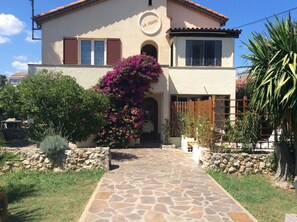 Exterior - rez de Chaussée D'une Villa Avec Grand Jardin Situé à 1 KM de la mer (CANNES LA BOCCA)