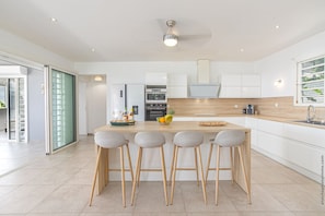 Fridge, microwave, oven, dishwasher - Ti-Lou (Les Anses-d´Arlet)