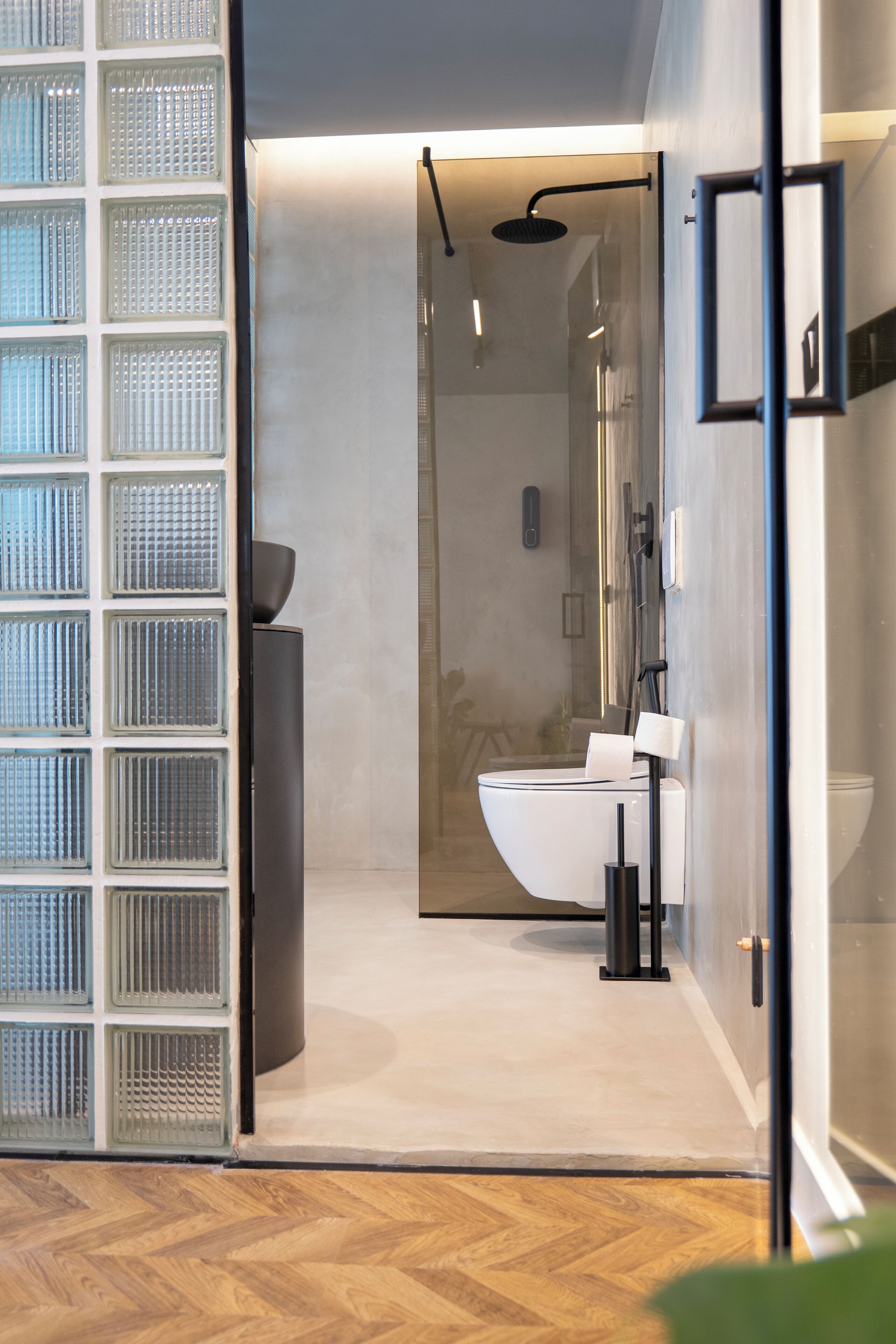 Luxury Studio Suite, City View | Bathroom | Shower, hair dryer, towels, soap