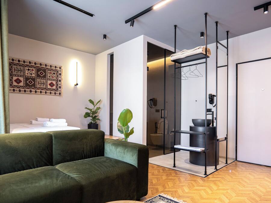 Deluxe Studio Suite, City View