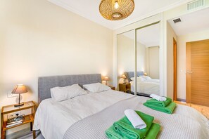 2 soverom, strykejern/-brett, wi-fi (inkludert) og sengetøy