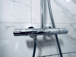 Hand-held showerhead