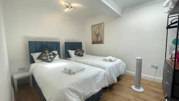 2 bedrooms, desk, iron/ironing board, WiFi