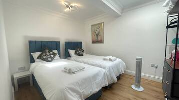 2 bedrooms, desk, iron/ironing board, WiFi