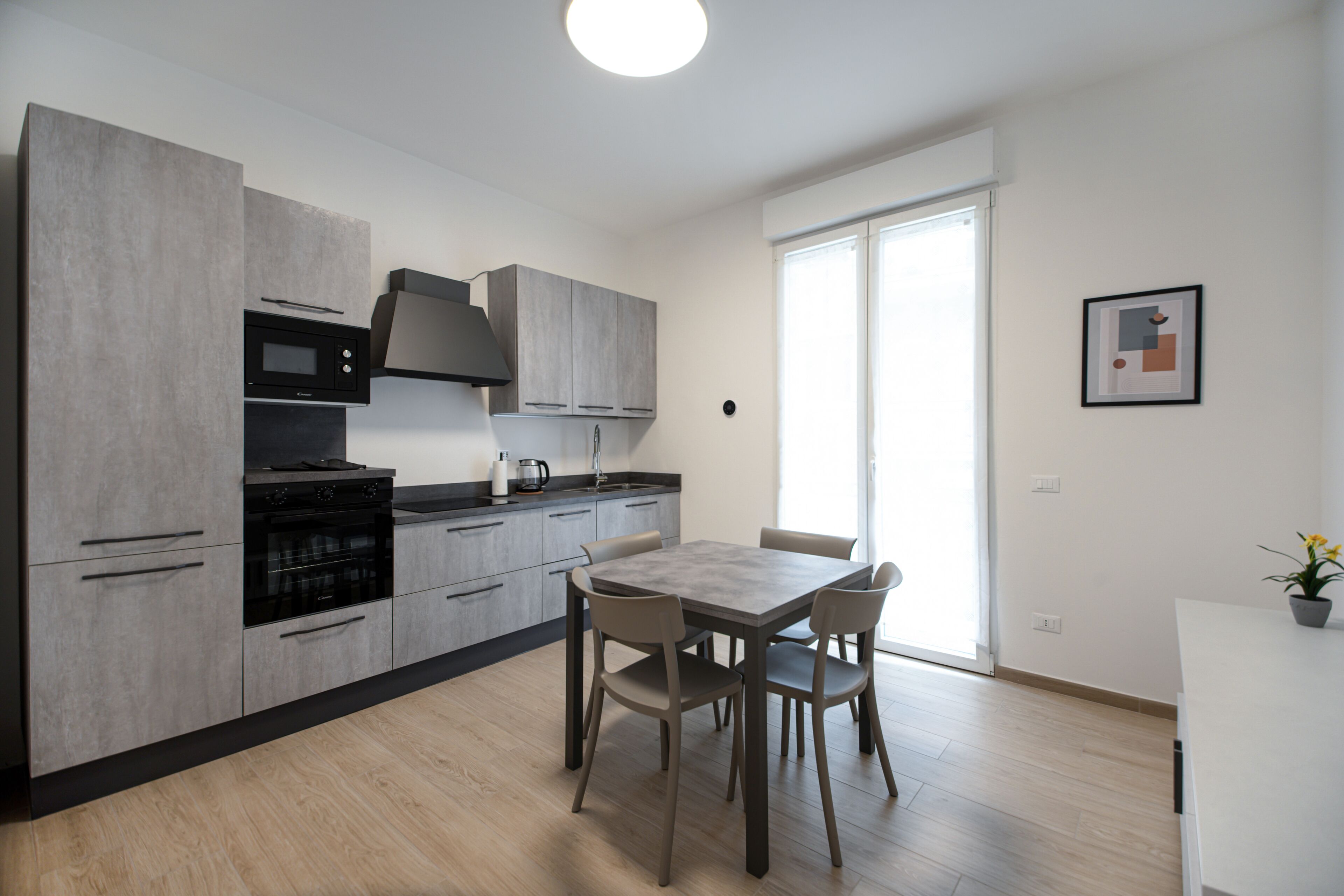 冰箱、微波炉、烤箱、炉灶