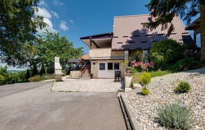 Exterior - Beautiful home in Stubicka Slatina (Stubicka Slatina)