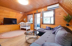 Smart TV, stereo - Beautiful home in Stubicka Slatina (Stubicka Slatina)