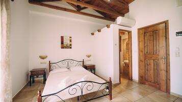 Family Studio (Trikalioti's Lush Estate Apt) | 1 bilik tidur, Wi-fi percuma, cadar katil