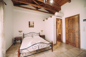 Studio Familial (Trikalioti's Lush Estate Apt) | 1 chambre, Wi-Fi gratuit, draps fournis