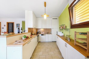 Standard-Apartment, Mehrere Schlafzimmer (Casa Nova Bella with free parking) | Eigene Küche
