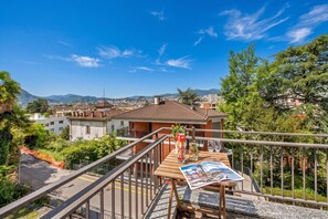 Standard-Apartment, Mehrere Schlafzimmer (Casa Nova Bella with free parking) | Speisen im Freien