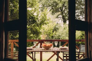 Familienstudio (Trikalioti's Lush Estate Apt) | Speisen im Freien