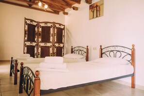 Familiestudio (Trikalioti's Lush Estate Apt Afrodity) | 1 soverom, wi-fi (inkludert) og sengetøy