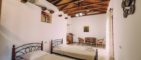 Estudio familiar (Trikalioti's Lush Estate Apt Afrodity) | 1 dormitorio, wifi gratis, ropa de cama