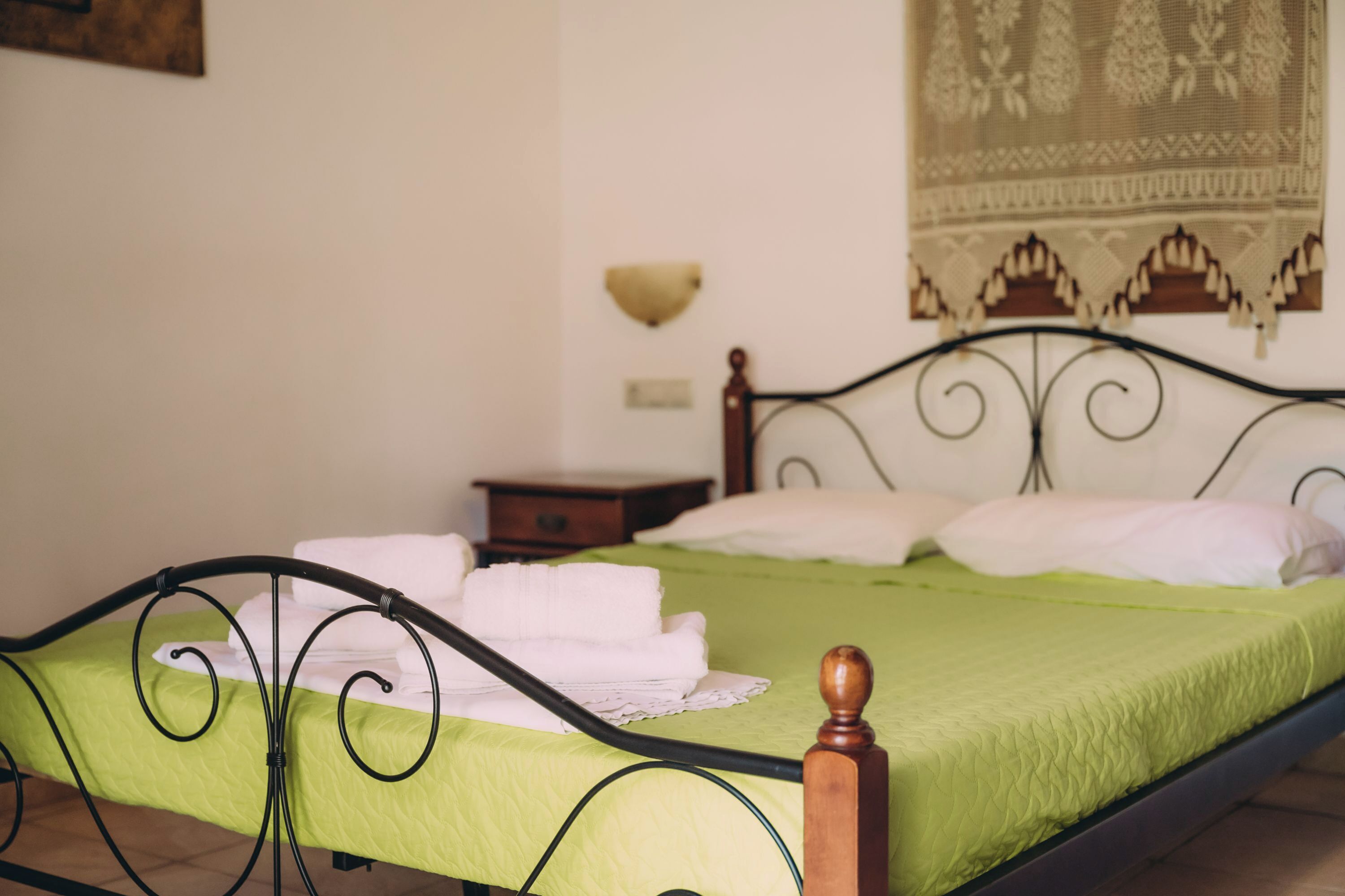 แฟมิลี่สตูดิโอ (Trikalioti's Lush Estate Apt Afrodity) | 1 ห้องนอน, Wi-Fi ฟรี, ผ้าปูที่นอน